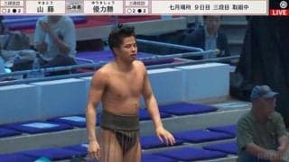 ぜい肉“ほぼ皆無”細マッチョ力士、78キロ重たい相手を土俵際でぶん投げた 耐える…動く…繰り広げられた“死闘”に館内大沸騰