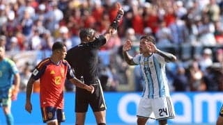 「馬鹿げたタックルだ」アルゼンチン代表MFの“愚行”に英レジェンドが苦言！W杯決勝で退場…「本当に愚か」「チームに多大な代償を」