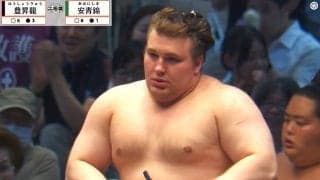 「嘘だろ！」安青錦、痛めた“左足を浮かしながら”横綱・豊昇龍を豪快に投げる「左足かばいながらこの相撲」驚愕の声相次ぐ