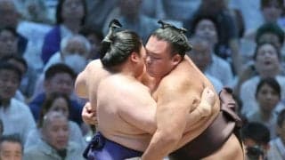 朝乃山が勝ち越し！賜杯争いトップに１差追走「前に出れば膝も大丈夫」元大関が存在感【大相撲】