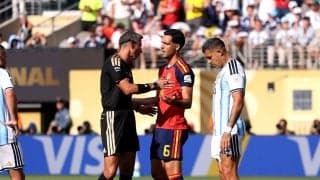 「自分でこけとるやん」W杯決勝の“ゴール取り消し”に日本ファンも総ツッコミ！「どこがファウル？」「審判ちゃんと見て」【W杯】