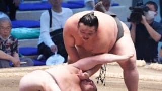 時不動が丹治破り勝ち越し　十両昇進へ「手が掛かったとは思います」笑顔のガッツポーズも