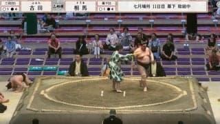 発生確率0.05%の“珍手”に館内ざわめき 「決まり手は何？」「珍しい勝ち方」滅多にない光景にファンも注目