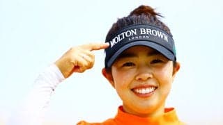 山下美夢有の限定バイザーロゴ「MOLTON BROWN」 英国王室御用達ブランドに韓国勢が興味津々