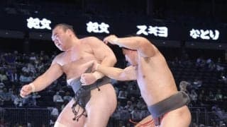 “イケメン”で注目の大森が５勝目、大量鬢付け油でオールバック姿で躍動【大相撲】