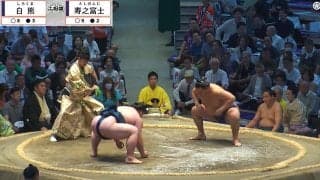 大相撲、“特等席”に大物が鎮座 とにかく映える衣装で“即バレ”状態「今日は別の席で」