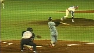 なんなの…！？ 掛布雅之、泳ぎながらの“技アリ衝撃弾”「腕がしなってる」伝説のオールスター史上初“3打席連続アーチ”【プロ野球オールスター名場面】