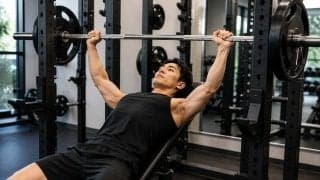 インクラインベンチプレスは何度が正解？30度と45度の違い、正しいやり方と重量目安