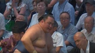 41歳・玉鷲、大ハッスルの逆転劇！ 際どい決着に「逆やと思った」ファン反応も「ほんとだ」カメラが捉えた“左手”話題に