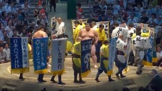 「なんと60本！」熱海富士、横綱・豊昇龍、撃破で“最大懸賞の束”を両手に 「ワイの30カ月の収入が」夢ある光景に反響