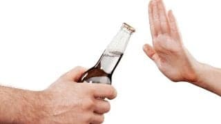 ラウンド中、お酒を飲むならこれを食べよう！