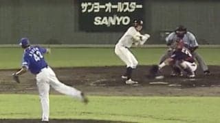 松坂大輔も“ドン引き”！ 川﨑宗則、まさかの“衝撃アクシデント”発生「めちゃくちゃ痛かった」160キロ豪速球→足元に“死球直撃”の瞬間【オールスター名場面】