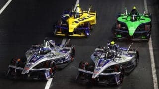 【フォーミュラE】デ・フリースが逃げ切りV、クラッシュでコース幅完全封鎖のアクシデントも
