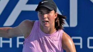  片手バックの18歳女子 ツアー初V 