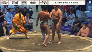"小顔で脚長"、身長190センチ超の力士対決 幕下での"規格外"な一番にファン興奮
