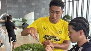 ドルトムントが来日して“神対応”　即席サイン会に加えてＴシャツ、ステッカー、水まで配布