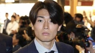 Ｗ杯日本代表・中村敬斗　ＪＡＬ機でフランスへ旅立つ　「新シーズンも一意専心で努力し続けます！」