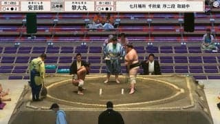 “千代の富士”体型の小兵マッチョ力士、110キロ差の巨漢を豪快に寄り切り