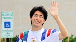 中村敬斗「あざすニキ♥」　２６歳誕生日を伊東純也が抱擁写真で祝福、胸熱やりとり　昨季まで同僚
