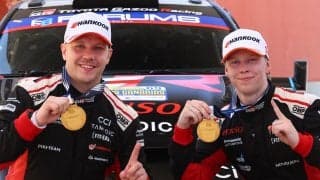 WRCフィンランド：カッレ・ロバンペラがヨンネ・ハルットゥネンのカローラGTでハルユを走行