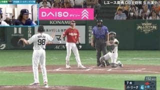 「ふざけすぎやろw」楽天・辰己涼介、打席で“何かがおかしい”…「体張りすぎ」「大丈夫？」まさかの“飛び道具”にファン爆笑