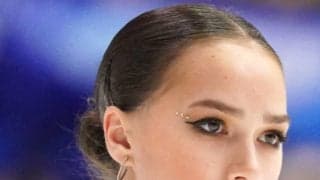 ザギトワ、肩＆背中大胆露出の白ドレス姿に反響「息をのむほど素敵です」「ただただゴージャス」