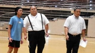 “千代丸たん”が印象的なサスペンダー姿　惜しまれて引退の若隆元とまげ姿で協会の仕事に汗【大相撲】