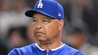 ドジャース　ロバーツ監督が厳しい表情で交代告げる　ロブレスキーがまさか４被弾７失点ＫＯ　２戦連続の背信投球→救援陣も乱調で２桁失点