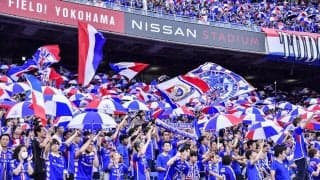 ｢大型補強すぎてエグい｣横浜FM×不二家、地元タッグで誕生した“トリコロールペコちゃん”にファン歓喜｢ユニ着てる！｣｢とっても似合う！｣