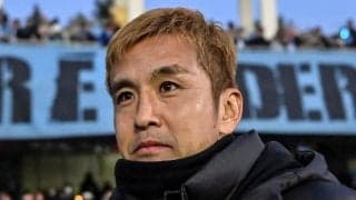 ｢とんでもない傑作｣稲本潤一のプレミア古巣が発表した“市松模様”の新ユニに反響！｢かっこよくてかわいい｣｢気品と強者感の同居した赤×黒｣