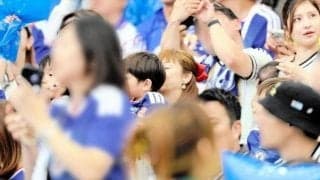 夫は堂安律！Ｗ杯スタンドで輝いていた美女　ドイツのホテルで上品コーデ「出産後とは思えない美美♥」「本当に可愛い♥」