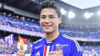 ｢新加入メンバーかと｣横浜FMイケメン選手がTravis Japanのセンターで完璧TJポーズ！ 涙の共演を越えて…笑顔の開幕戦コラボ動画が話題沸騰！