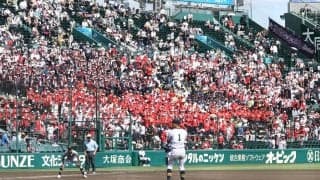 「初めて見た」“赤いチア”　甲子園中継で視線釘付け…納得の理由に好感「いいじゃない」