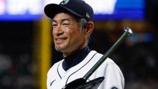 イチロー氏、マ軍OBの本塁打競争で柵越え連発　決勝進出逃すも場内熱狂…「イチローコール」も