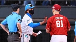 日本ハム・新庄監督、楽天・吉井監督がメンバー交換で話し込む　新庄監督が「５」示す場面も　前日楽天投手陣から５つの死球