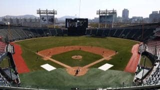 酷暑で韓国プロ野球が中止！　観客が熱中症でダウンしてKBOが異例決断　国内では高校野球の継続に衝撃広まる「学生は休めない」
