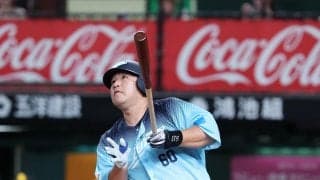 【西武】中村剛也が今季初安打、上茶谷から鋭い当たりの左前打　表情変えずハイタッチに応える
