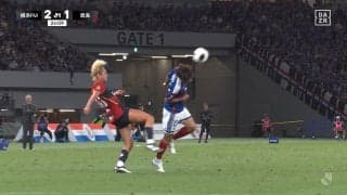 「ミドルキック炸裂」鈴木優磨、強烈腹蹴り→今季初イエローカードにファン物議「ちょっと厳しいな」「開幕戦からお祖母様に怒られる」