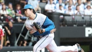 【日本ハム】有原航平、NPB通算1000奪三振達成　新庄監督から記念ボード手渡される