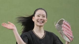 「ファーストピッチの子、めっちゃ可愛いな」京セラドーム降臨の２６歳美女にネット騒然　お腹覗かせ可憐投球「脚細い、長い、綺麗」「スタイル良すぎだろ」