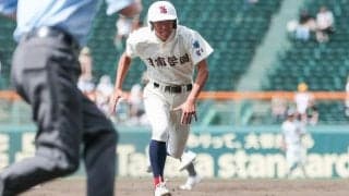 日南学園・代走の川崎　送りバント空振りも三盗成功　サヨナラへ勢い