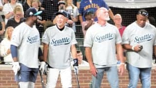 行ってたんだ！海外メジャー制覇の女子ゴルファーがゆるふわパーマでマリナーズ本拠地へ→球団記念行事の日「持ってますね」「イチローユニ似合ってる」