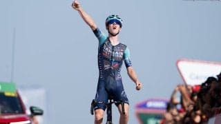 スロベニアからニューヒーロー誕生！　20歳ヤコブ・オムルゼルが秀峰カラル・アルトを独走で一番登頂｜ブエルタ・ア・エスパーニャ2026 レースレポート：第12ステージ