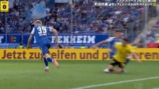 「これは退場だろ」“ギリシャの神童”をプレー後に襲った“極悪タックル”「普通にヤバい」「足しか狙ってない」背後からピッチに蹴り飛ばされる危険プレー