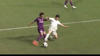 「レッドだろ？」「全くボールじゃないな」柏FWの“足裏キック”がイエロー判定でファン騒然「かなり危ないプレー」