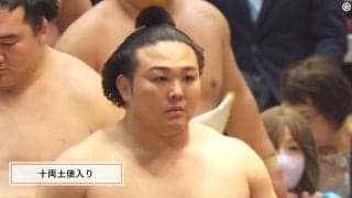 「この生物は何？」炎鵬、“異彩”を放つ化粧まわし「妙にマッチしてる」「可愛いエンホウ」十両土俵入りでファン熱視線