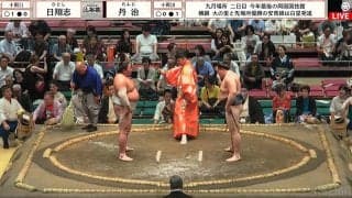 「Tシャツの存在感がスゴい」大相撲、砂かぶりに“気になる”著名人 「つい見てしまう」インパクト抜群な姿に騒然