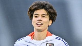 ｢ピタゴラシュートw｣からリーズMF田中碧が見事な膝スラ！ 軌道が“2度変化”する必殺弾はオウンゴール!? 「パチンコゴール｣｢ピンボールみたい｣｢田中碧は何度でも蘇る！｣と話題沸騰