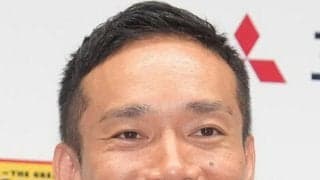 長友佑都が平愛梨と４人の子供に囲まれ40歳誕生日「宇宙一の妻と4人の子供に出会えたオヤジ」