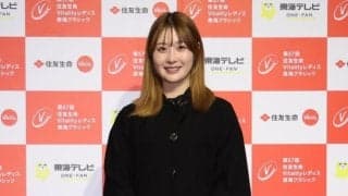 人気プロが雰囲気一変可憐な姿で魅了　都玲華はチェック柄ミニスカートでキュートに　安田祐香は美脚のぞくショートパンツ姿、脇元華はレアなメガネ姿で登場